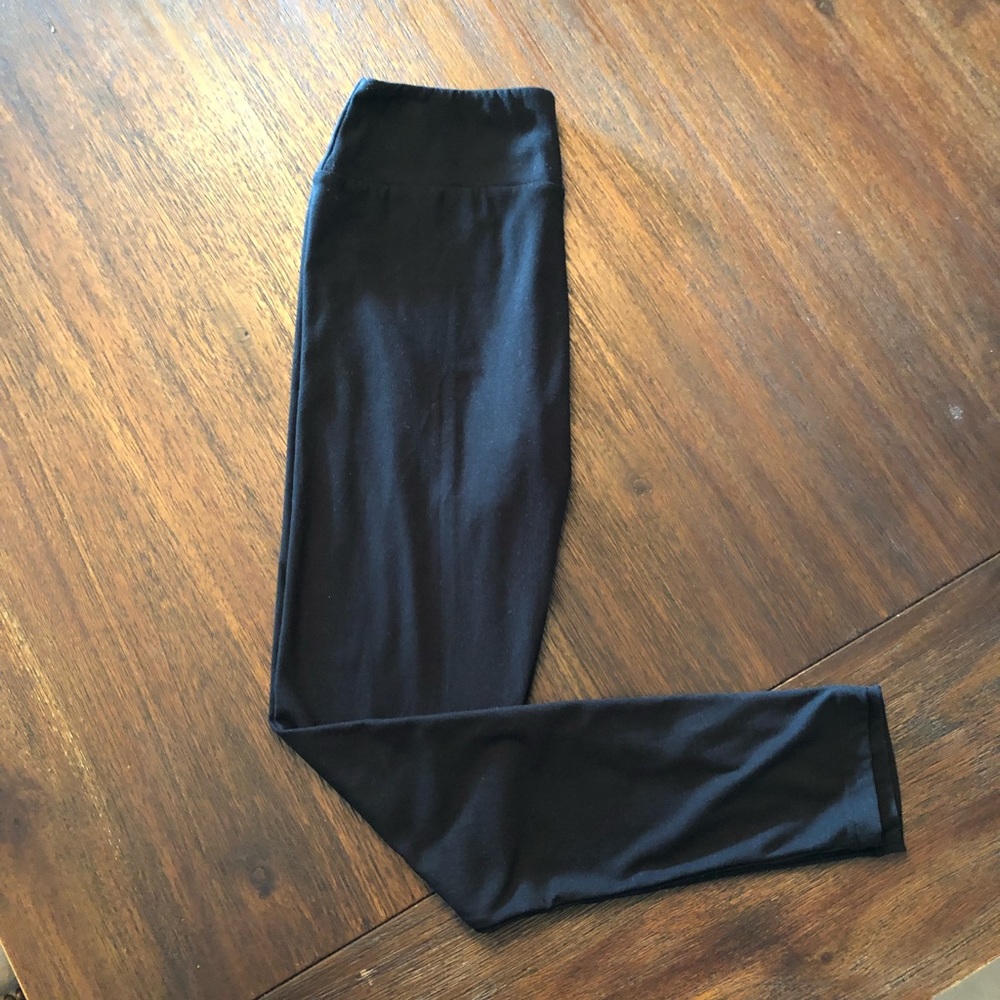 Rare Black LuLaroe OS leggings.